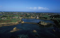 Bréhat et son moulin à marée. © Philip Plisson / Plisson La Trinité / AA06122 - Nos reportages photos - Beau temps