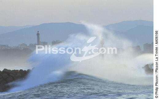Coup de vent sur la côte basque. - © Philip Plisson / Plisson La Trinité / AA06166 - Photo Galleries - Aquitaine
