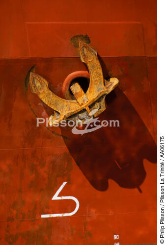 Gros plan d'une ancre. - © Philip Plisson / Plisson La Trinité / AA06175 - Nos reportages photos - Elément d'un bateau