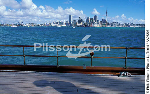 Auckland, vue du pont d'un voilier. - © Philip Plisson / Plisson La Trinité / AA06203 - Photo Galleries - Town [New Zealand]