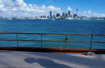 Auckland, vue du pont d'un voilier. © Philip Plisson / Plisson La Trinité / AA06203 - Nos reportages photos - Nouvelle-Zélande