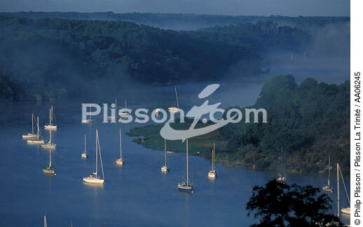 Mouillage sur la Vilaine. - © Philip Plisson / Plisson La Trinité / AA06245 - Nos reportages photos - Rivière [56]