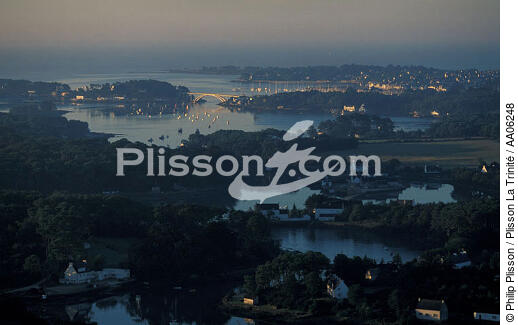 La rivière de Crac'h et le pont de Kerisper. - © Philip Plisson / Plisson La Trinité / AA06248 - Nos reportages photos - Pont