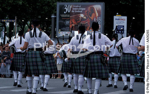 Groupe d'écossais pendant la parade du Festival Interceltique. - © Philip Plisson / Plisson La Trinité / AA06265 - Nos reportages photos - Tradition
