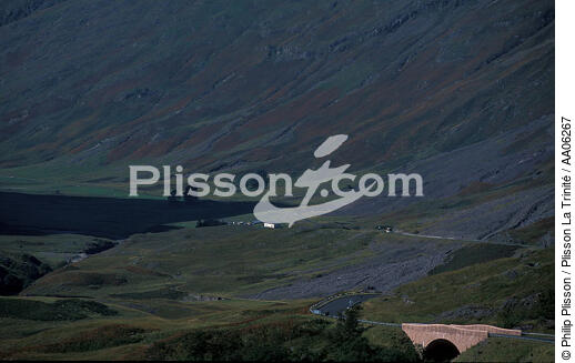 Paysage écossais. - © Philip Plisson / Plisson La Trinité / AA06267 - Nos reportages photos - Montagne
