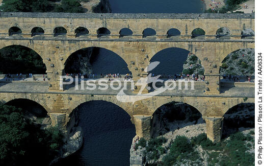 Le célèbre Pont du Gard. - © Philip Plisson / Plisson La Trinité / AA06334 - Photo Galleries - River
