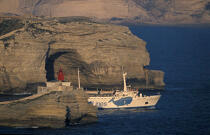 Ferry sortant du port de Bonifacio. © Philip Plisson / Plisson La Trinité / AA06352 - Nos reportages photos - Corse