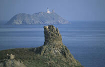 L'île de la Giraglia. © Philip Plisson / Plisson La Trinité / AA06365 - Nos reportages photos - Phare [Corse]