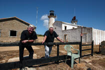 Les gardiens du phare de Sénétosa. © Philip Plisson / Plisson La Trinité / AA06375 - Nos reportages photos - Corse