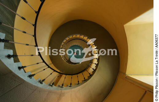 L'escalier du phare d'Alistro en Corse. - © Philip Plisson / Plisson La Trinité / AA06377 - Nos reportages photos - Détails