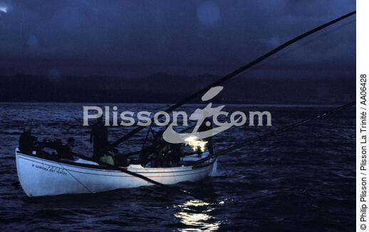 Pêche de nuit aux Açores. - © Philip Plisson / Plisson La Trinité / AA06428 - Photo Galleries - Fishing boat