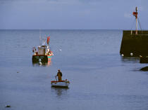 Retour de pêche dans le petit port de Brigneau. © Philip Plisson / Plisson La Trinité / AA06450 - Photo Galleries - Small boat