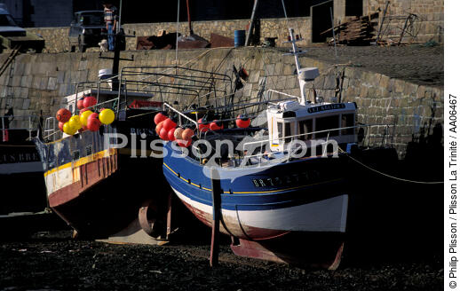 Chalutiers dans l'Aber-Wrac'h. - © Philip Plisson / Plisson La Trinité / AA06467 - Photo Galleries - Trawler