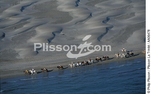 Promenade à cheval - © Philip Plisson / Plisson La Trinité / AA06478 - Nos reportages photos - Cheval