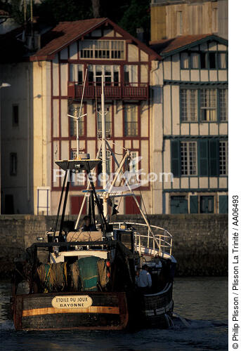 Bateau de pêche au port - © Philip Plisson / Plisson La Trinité / AA06493 - Nos reportages photos - Pyrénées Atlantiques