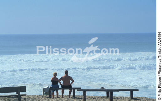 Couple sur la plage de Contis. - © Philip Plisson / Plisson La Trinité / AA06494 - Photo Galleries - Aquitaine