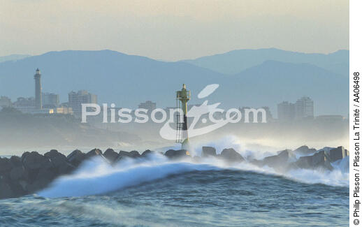 Biarritz. - © Philip Plisson / Plisson La Trinité / AA06498 - Nos reportages photos - Pointe Saint-Martin [phare de la ]