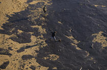 Nettoyage des plages. © Philip Plisson / Plisson La Trinité / AA06518 - Nos reportages photos - Plage