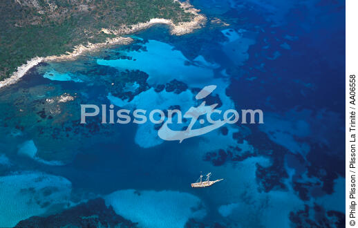 Mouillage en Corse. - © Philip Plisson / Plisson La Trinité / AA06558 - Nos reportages photos - Fond marin