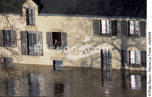 Innondation à Redon. - © Philip Plisson / Plisson La Trinité / AA06568 - Photo Galleries - Woman