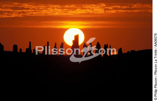Couché de soleil sur le site de Calanais Standing Stones. - © Philip Plisson / Plisson La Trinité / AA06576 - Nos reportages photos - Lewis [Ile de]