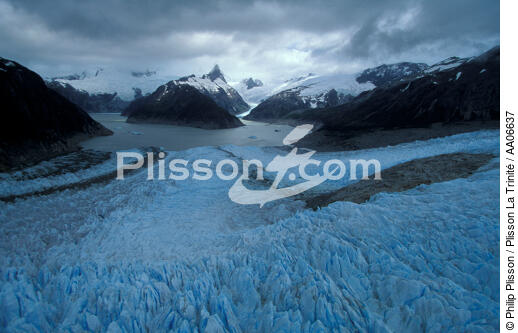 Glacier allemand dans le canal de Beagle. - © Philip Plisson / Plisson La Trinité / AA06637 - Nos reportages photos - Glacier