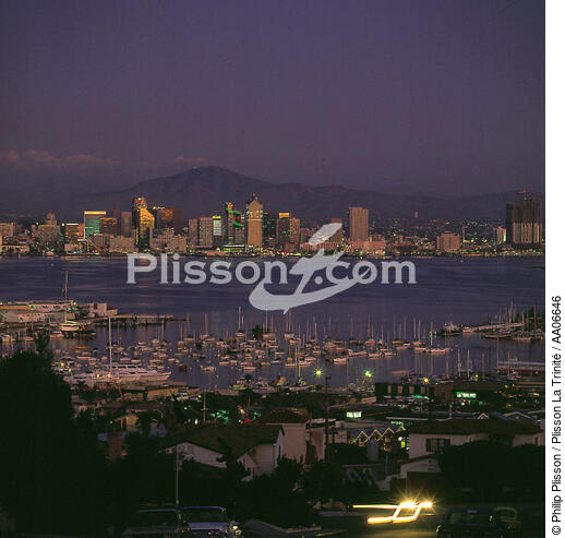San Diego. - © Philip Plisson / Plisson La Trinité / AA06646 - Nos reportages photos - Format carré