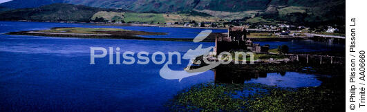 Eilean Donan castle. - © Philip Plisson / Plisson La Trinité / AA06660 - Nos reportages photos - Site [Eco]