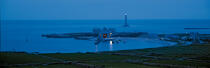 Le phare de la Hague et le petit port de Goury. © Philip Plisson / Plisson La Trinité / AA06673 - Nos reportages photos - Aube