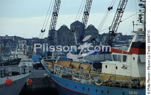 Chalutier au port de Concarneau. - © Philip Plisson / Plisson La Trinité / AA06710 - Photo Galleries - Trawler