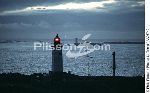 Le phare de Penfret sur l'archipel des Glénan. - © Philip Plisson / Plisson La Trinité / AA06742 - Nos reportages photos - Glénan [Archipel des]