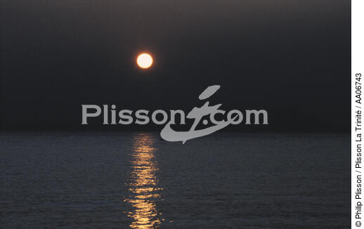 Pleine lune. - © Philip Plisson / Plisson La Trinité / AA06743 - Nos reportages photos - Astre