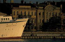 Sur les quais de Saint-Pétersbourg. © Philip Plisson / Plisson La Trinité / AA06757 - Photo Galleries - Passenger Liner