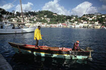 Petite pêche sur l'île de Grenade. © Philip Plisson / Plisson La Trinité / AA06786 - Nos reportages photos - Barque