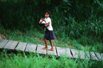 Enfant sur les rives de l'Orénoque. © Philip Plisson / Plisson La Trinité / AA06821 - Nos reportages photos - Vénézuela