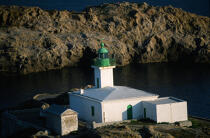 L'île de la Pietra est coiffée d'un phare qui veille sur le port de l'Ile-Rousse. © Philip Plisson / Plisson La Trinité / AA06824 - Nos reportages photos - Ile Rousse [phare de]