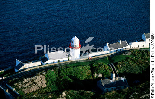 Le phare de Crookhaven. - © Philip Plisson / Plisson La Trinité / AA06884 - Nos reportages photos - Activité maritime