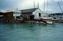 Hangars à bateaux sur l'île de Wight. © Philip Plisson / Plisson La Trinité / AA06919 - Nos reportages photos - Ile [Angleterre]