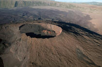 Cratère de volcan sur l'île de la Réunion. © Philip Plisson / Plisson La Trinité / AA06988 - Nos reportages photos - Volcan