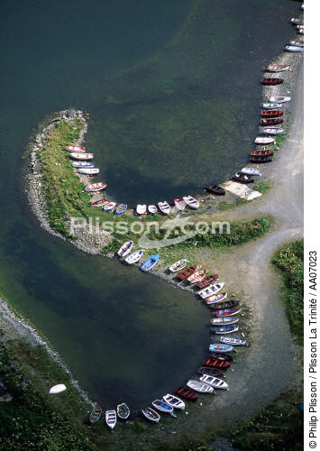 Petites embarcations dans les Orcades. - © Philip Plisson / Plisson La Trinité / AA07023 - Nos reportages photos - Barque