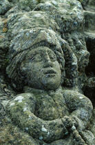 Personnage sculpté dans la roche. © Philip Plisson / Plisson La Trinité / AA07080 - Nos reportages photos - Ille-et-Vilaine