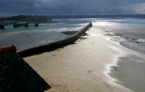 Basse mer sur le Môle des Noires. © Philip Plisson / Plisson La Trinité / AA07086 - Nos reportages photos - Saint-Malo