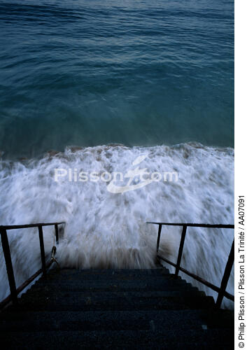 Pleine mer à Saint-Malo. - © Philip Plisson / Plisson La Trinité / AA07091 - Photo Galleries - High tide