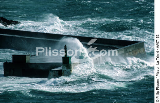 Mer agité au Conquet. - © Philip Plisson / Plisson La Trinité / AA07152 - Photo Galleries - Rough weather