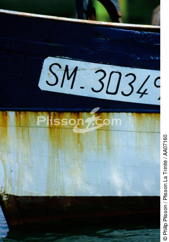 Bateau de pêche immatriculé à Saint-Malo. - © Philip Plisson / Plisson La Trinité / AA07160 - Nos reportages photos - Philip Plisson