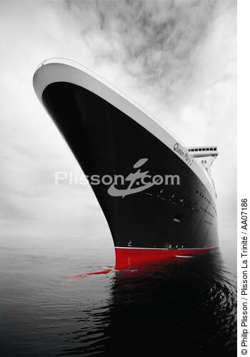 L'étrave du Queen Mary II. - © Philip Plisson / Plisson La Trinité / AA07186 - Photo Galleries - Passenger Liner