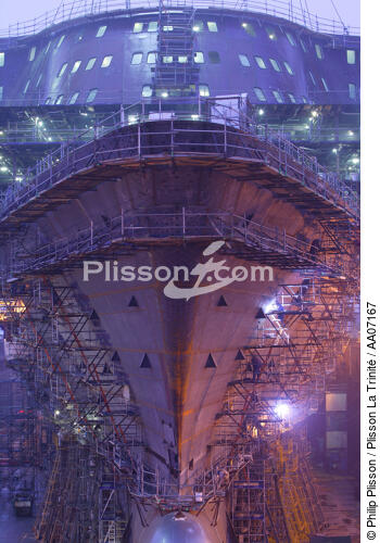 Le Queen Mary II en construction. - © Philip Plisson / Plisson La Trinité / AA07167 - Nos reportages photos - Loire Atlantique