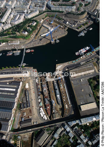 L'arsenal à Brest. - © Philip Plisson / Plisson La Trinité / AA07286 - Nos reportages photos - Brest