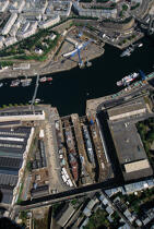 L'arsenal à Brest. © Philip Plisson / Plisson La Trinité / AA07286 - Nos reportages photos - Chantier naval