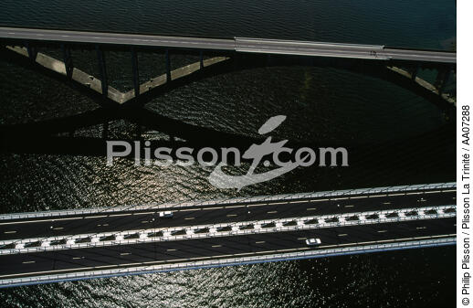 Les ponts de Brest, l'ancien et le nouveau. - © Philip Plisson / Plisson La Trinité / AA07288 - Photo Galleries - Road transport